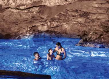 Natación en cuevas