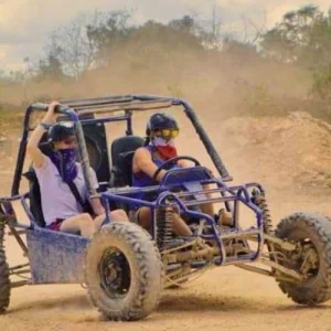 Excursión en buggy por los terrenos de Punta Cana