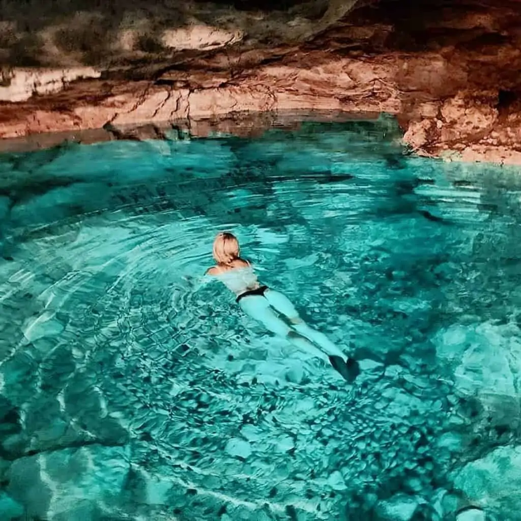 Baignade en grotte au parc Scape à Punta Cana 