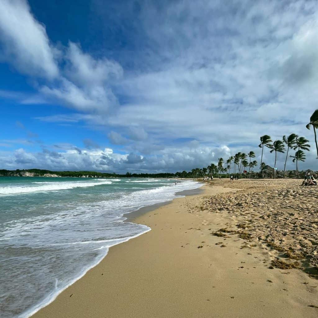 Praia de areias pacíficas