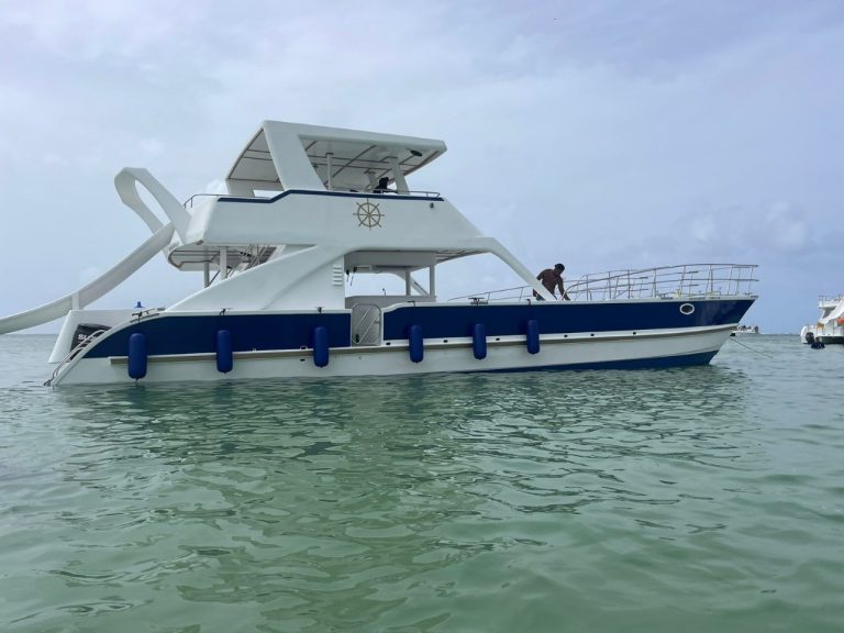 Private Catamaran Booze Cruise & Snorkeling