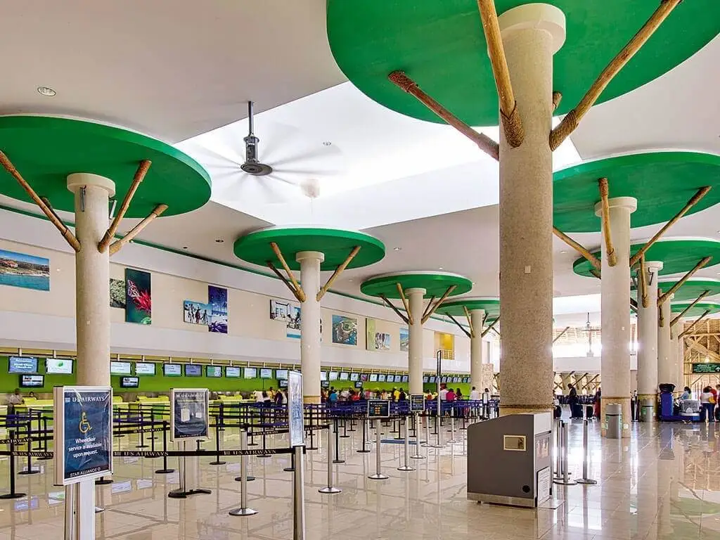 Internationaler Flughafen Punta Cana Check-in-Bereich