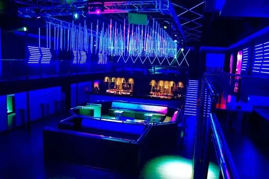 Soirée dansante avec DJ et ambiance club