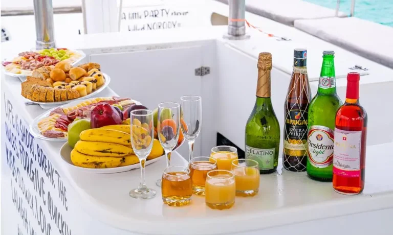 catamaran sailing brunch punta cana