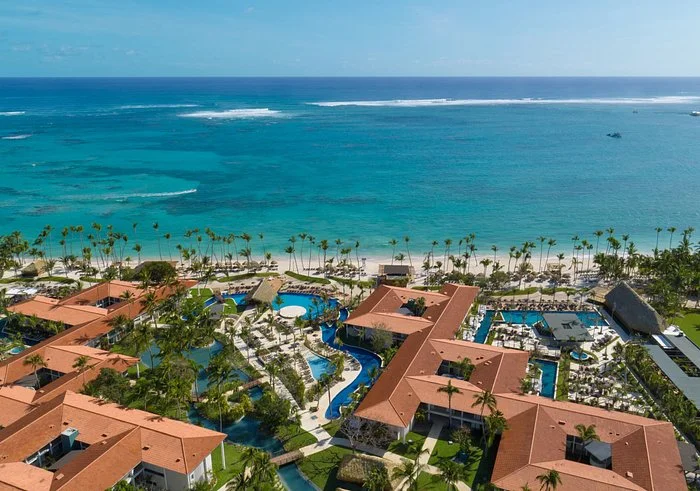 Dreams Resort Fassade mit Strand und Meer