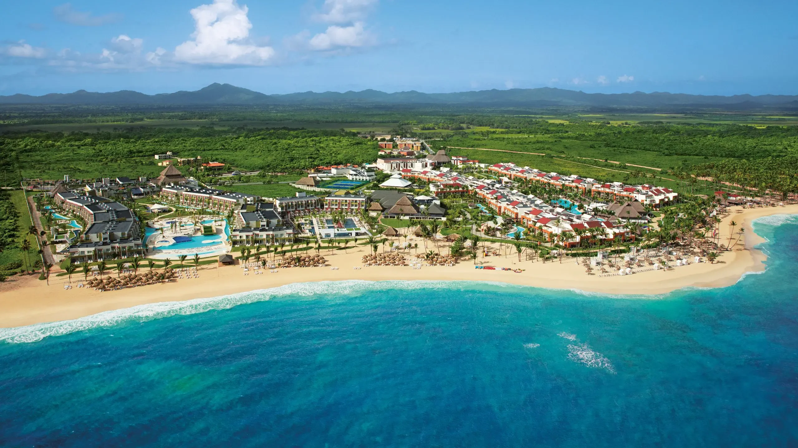 Strand und Pools des Dreams Resort Komplexes