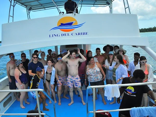 BMKR_BUILT's wedding party of 23 on private boat